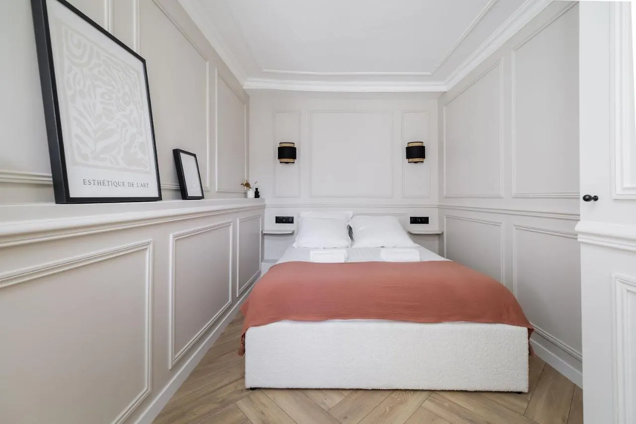 Poetic Stay - Louvre Paris Apartment