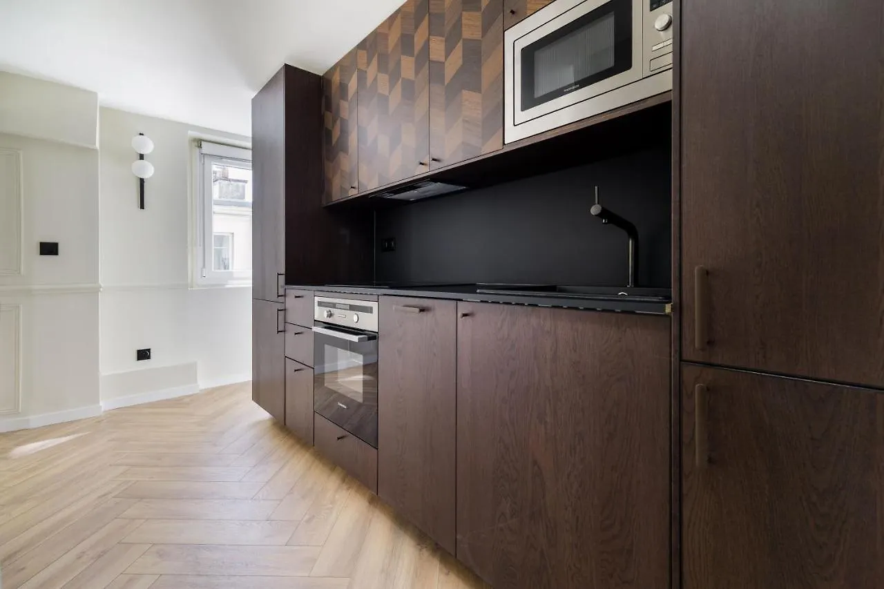 Poetic Stay - Louvre Paris Apartment