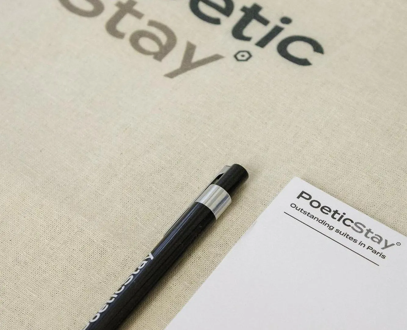 Poetic Stay - Louvre Paris