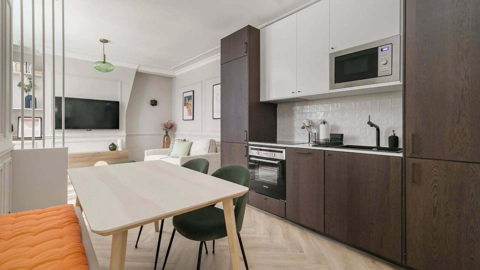 Poetic Stay - Louvre Paris Apartment