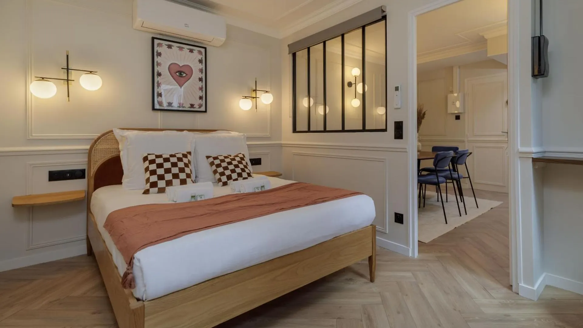 Poetic Stay - Louvre Paris Apartment
